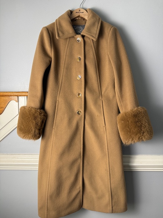 Vince Camuto Jackets & Blazers - Vince Camuto Camel Trench Coat with Faux Fur Cuffs